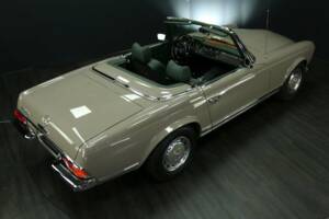 Image 6/50 de Mercedes-Benz 280 SL (1970)