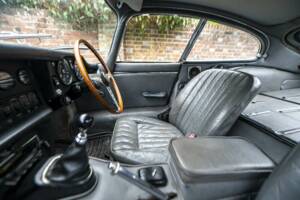 Image 24/50 de Jaguar E-Type (1968)