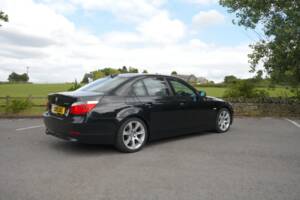 Bild 9/48 von BMW 550i (2006)