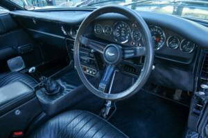 Image 44/50 of Aston Martin DBS V8 (1972)