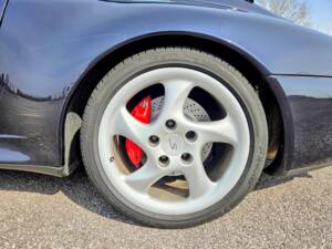 Bild 28/33 von Porsche 911 Carrera 4S (1996)