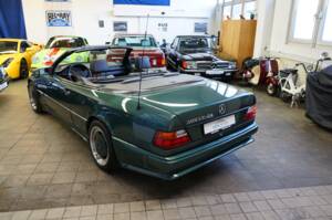 Image 28/38 of Mercedes-Benz 300 CE-24 (1992)