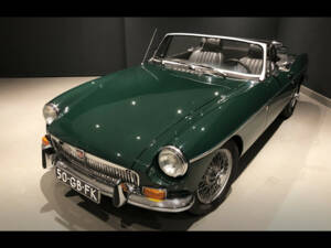 Image 4/40 of MG MGB (1974)