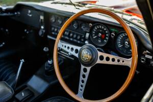 Image 34/50 de Jaguar E-Type (1969)