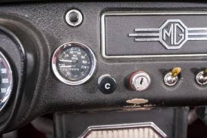 Image 30/50 of MG MGB (1964)