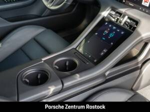 Obraz 15/31 pojazdu Porsche Taycan 4S Sport Turismo (2026)