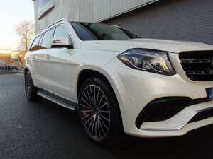 Image 17/98 of Mercedes-Benz GLS 63 AMG 4MATIC (2016)