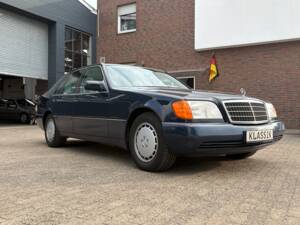 Immagine 4/28 di Mercedes-Benz 400 SE (1992)