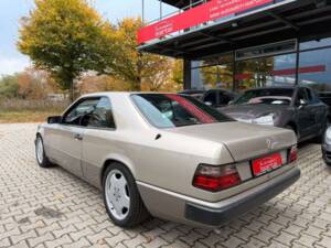 Bild 5/21 von Mercedes-Benz 300 CE (1988)