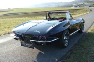 Immagine 30/35 di Chevrolet Corvette Sting Ray Convertible (1965)
