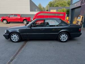 Image 9/27 of Mercedes-Benz E 500 (1994)