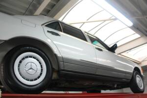 Image 8/50 de Mercedes-Benz 280 S (1988)