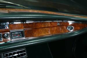 Image 16/30 de Mercedes-Benz 280 SE (1970)