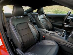 Image 16/33 de Ford Mustang GT 5.0 V8 (2022)