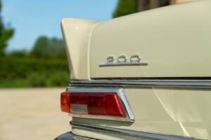 Image 19/50 of Mercedes-Benz 200 (1966)