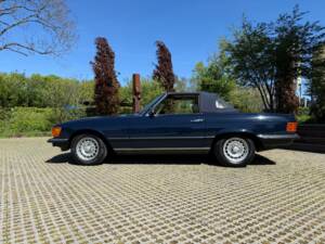 Image 3/38 de Mercedes-Benz 280 SL (1982)