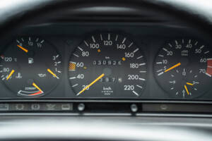 Image 24/77 de Mercedes-Benz 190 E 2.3 (1988)