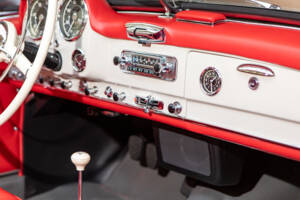 Image 16/28 de Mercedes-Benz 190 SL (1961)
