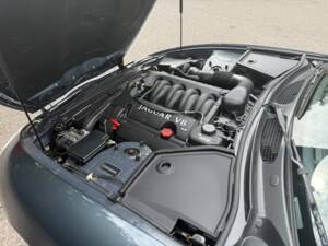 Image 20/23 of Jaguar XK8 4.0 (2001)