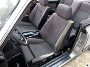 Bild 7/10 von BMW 325i (1987)