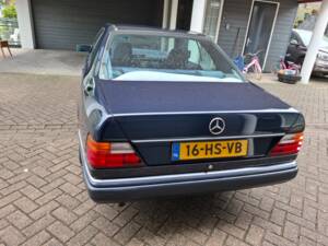 Immagine 6/14 di Mercedes-Benz 230 CE (1992)