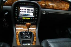 Image 9/50 of Jaguar XJ 8 4.2 (2007)
