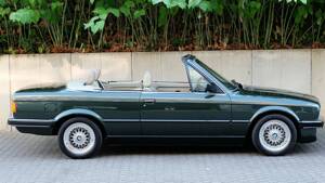 Immagine 2/48 di BMW 325i (1986)