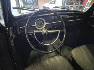 Imagen 2/8 de Volkswagen Escarabajo 1300 (1968)