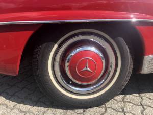 Image 41/45 of Mercedes-Benz 190 SL (1960)