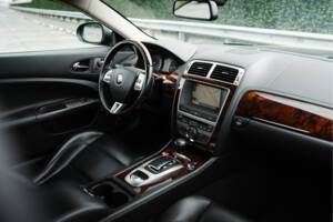 Image 31/33 of Jaguar XKR (2008)