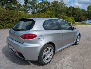 Image 11/111 of Alfa Romeo 147 3.2 GTA (2002)