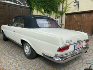 Image 5/77 of Mercedes-Benz 250 SE (1966)