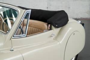 Image 6/50 de Jaguar XK 120 DHC (1953)