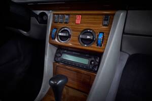 Image 92/100 of Mercedes-Benz 230 TE (1990)