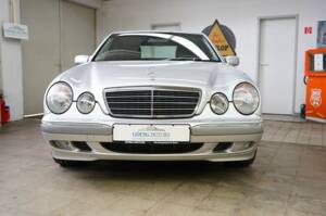Bild 4/38 von Mercedes-Benz E 200 Kompressor (2001)