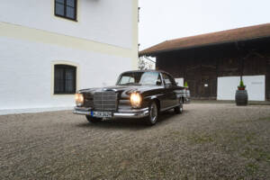 Immagine 3/38 di Mercedes-Benz 280 SE (1968)