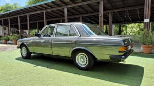 Image 18/71 of Mercedes-Benz 240 D (1980)