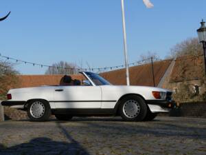 Afbeelding 6/7 van Mercedes-Benz 560 SL (1989)