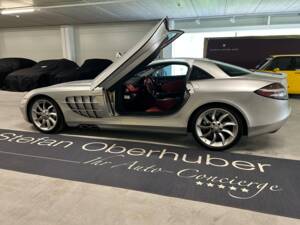 Image 12/34 of Mercedes-Benz SLR McLaren (2006)