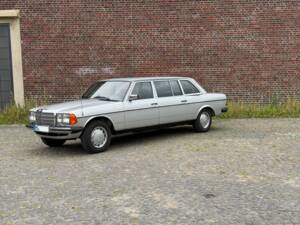 Afbeelding 1/34 van Mercedes-Benz 250 lang (1983)