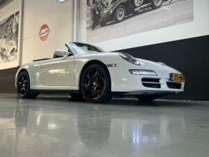 Bild 28/50 von Porsche 911 Carrera 4 (2007)