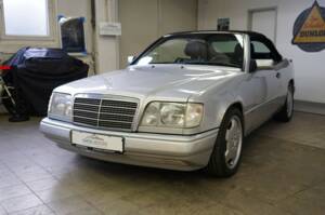 Bild 8/69 von Mercedes-Benz E 320 "Final Edition" (1997)