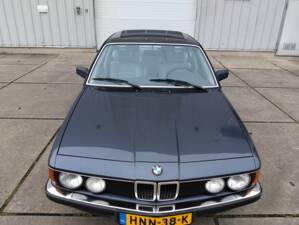 Bild 1/113 von BMW 735i (1986)