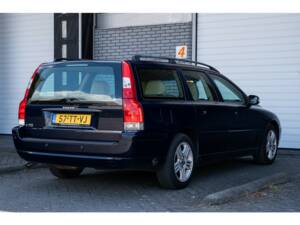 Image 7/43 of Volvo V 70 2.4 (2007)
