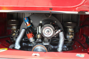 Image 19/22 of Volkswagen T2b Kombi (1970)