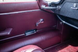 Image 11/32 de Jaguar Type E V12 (2+2) (1973)