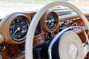 Image 30/38 of Mercedes-Benz 280 SE 3,5 (1970)