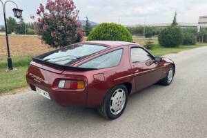 Image 28/32 of Porsche 928 S (1988)