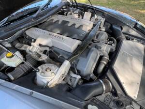 Image 39/40 of Aston Martin V12 Vanquish (2002)