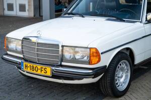 Image 31/62 of Mercedes-Benz 280 CE (1982)